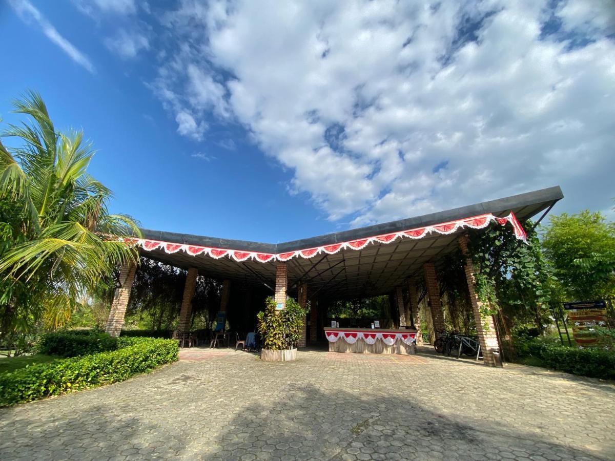 "D'Bamboo Kamp" Desa Wisata Ekang Lagoi Eksteriør bilde