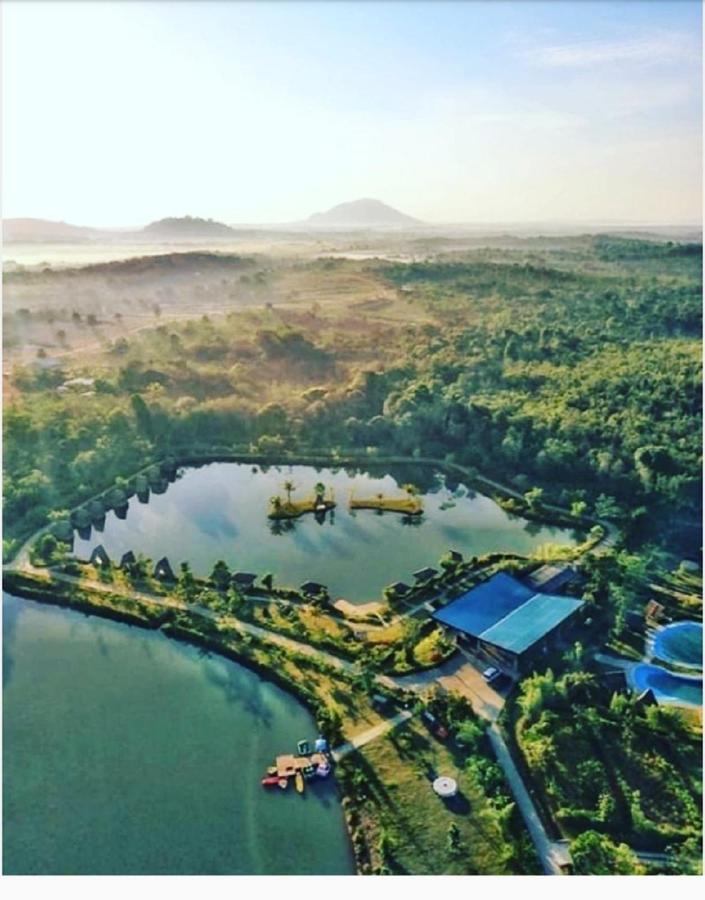 "D'Bamboo Kamp" Desa Wisata Ekang Lagoi Eksteriør bilde