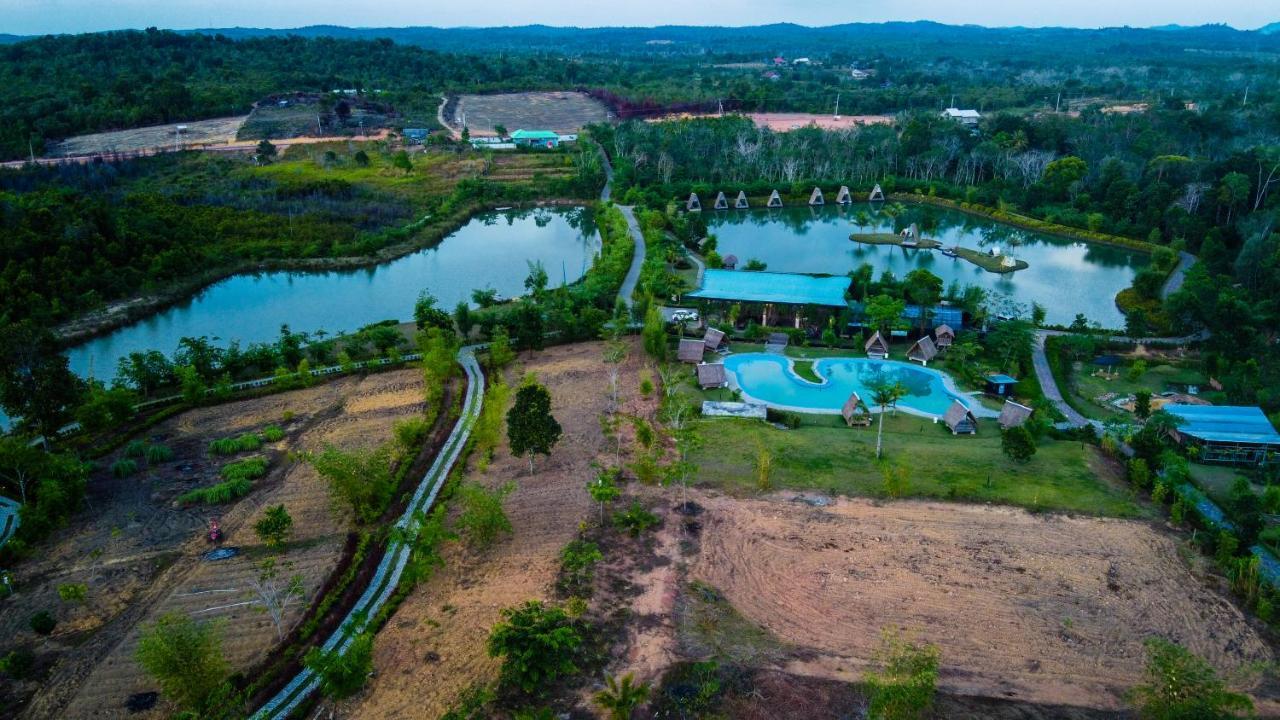 "D'Bamboo Kamp" Desa Wisata Ekang Lagoi Eksteriør bilde